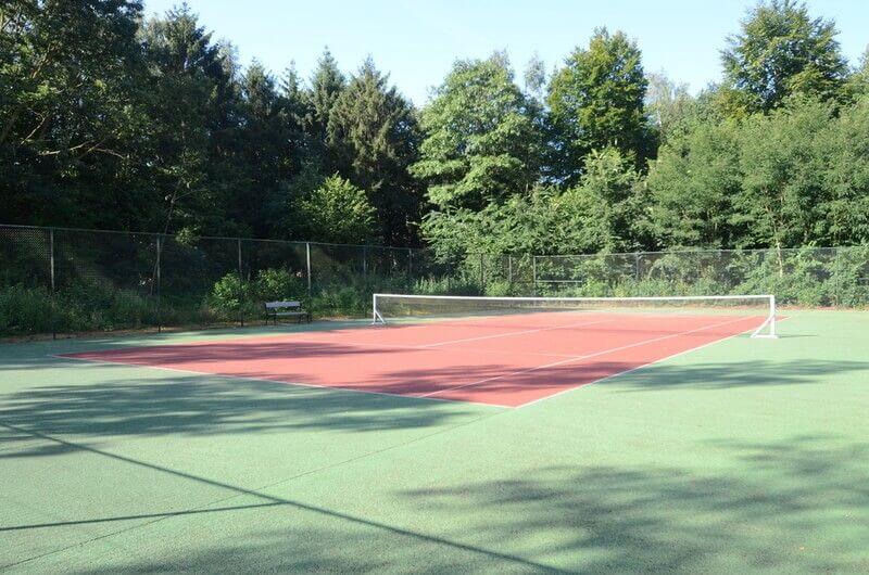 De Hunzebergen tennisbaan