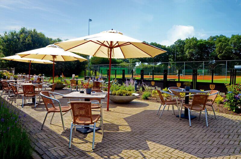 Heidehof terras en tennisbanen