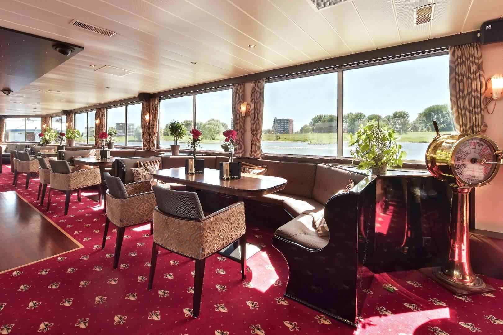 Azolla-Lounge